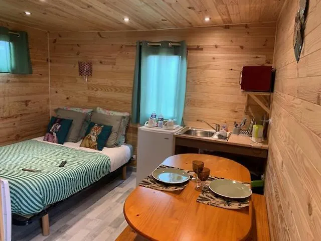 Cabane Bambou Huriel 0*,  France